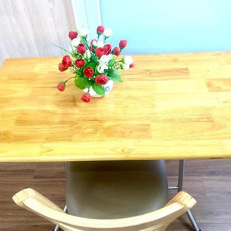 Cozy Homestay With Large Bed, Private Bathroom, Large Balcony ฮานอย ภายนอก รูปภาพ