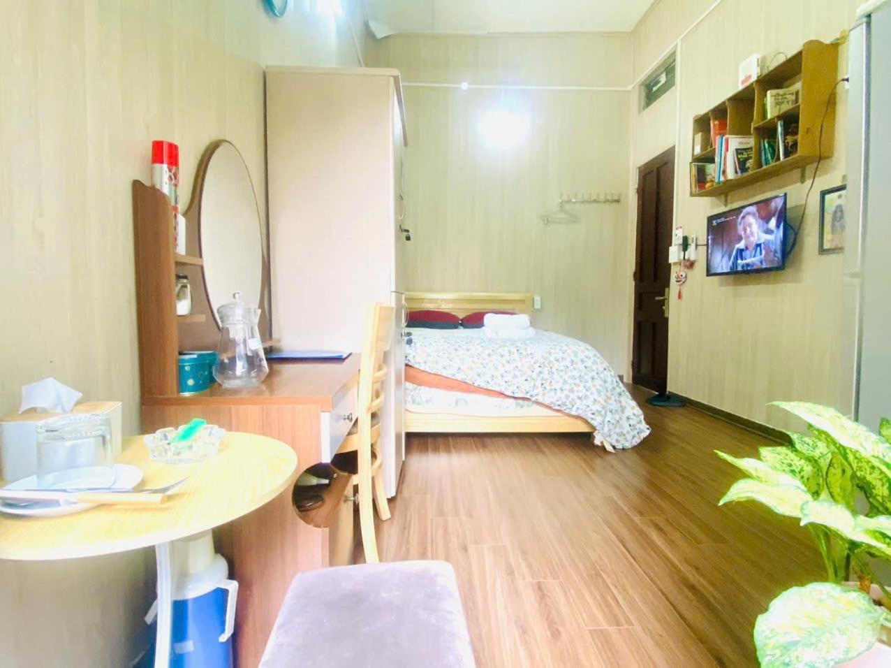 Cozy Homestay With Large Bed, Private Bathroom, Large Balcony ฮานอย ภายนอก รูปภาพ