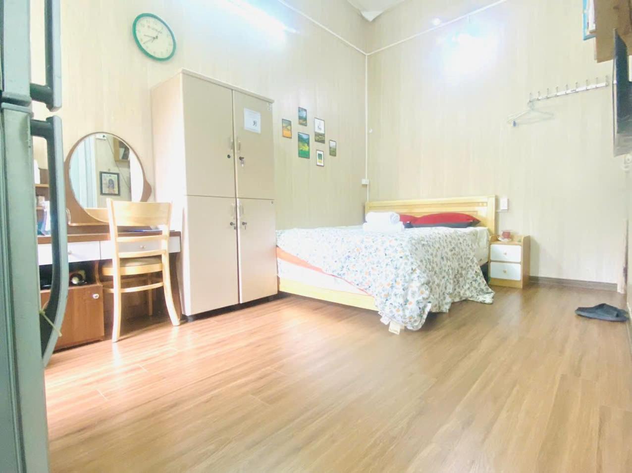 Cozy Homestay With Large Bed, Private Bathroom, Large Balcony ฮานอย ภายนอก รูปภาพ